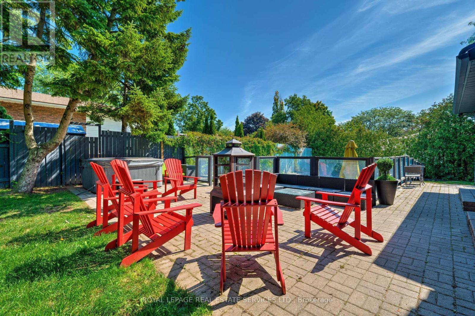 












297 SUNSET DRIVE

,
Oakville,




Ontario
L6L3M5


