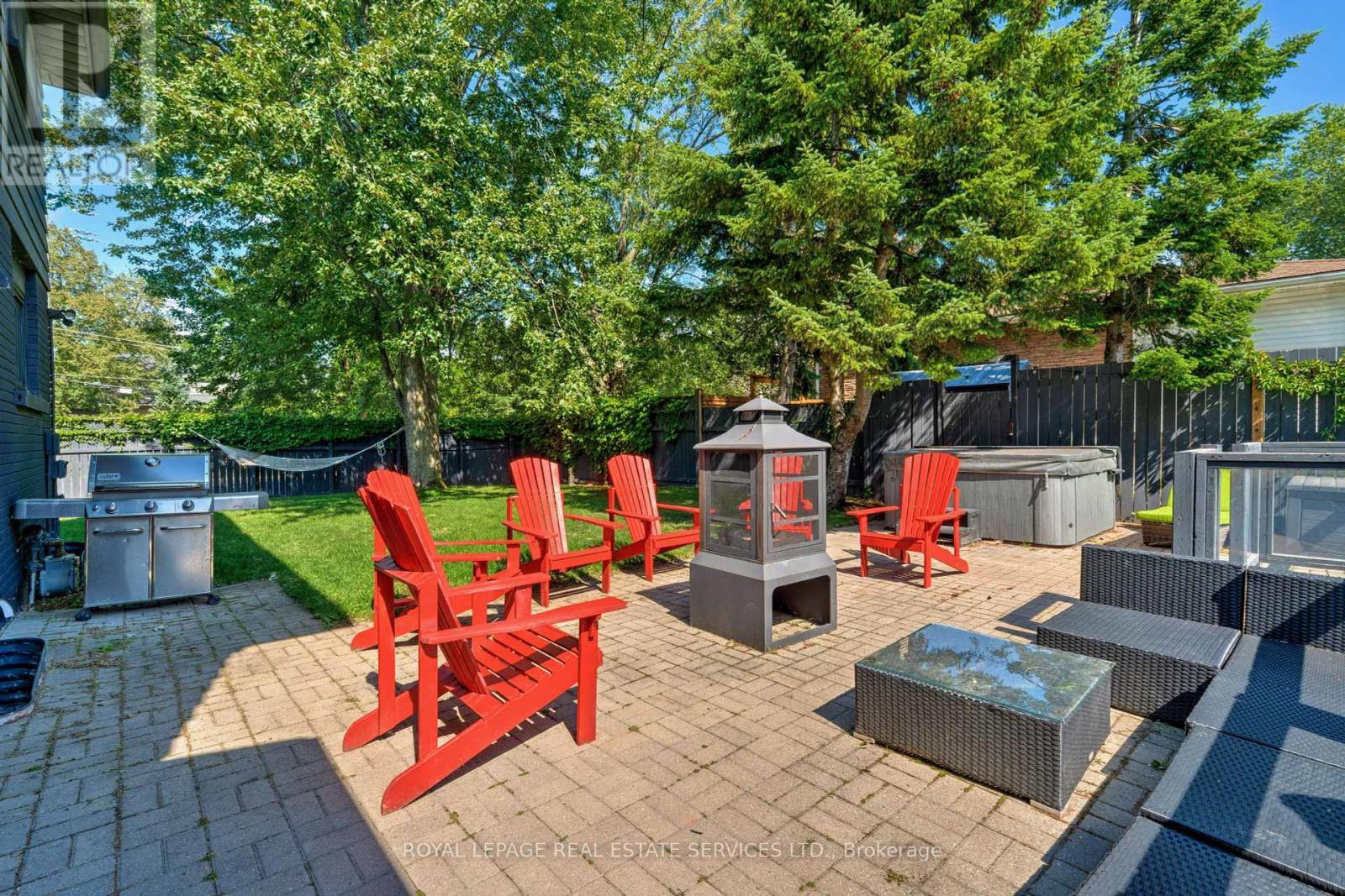 












297 SUNSET DRIVE

,
Oakville,




Ontario
L6L3M5

