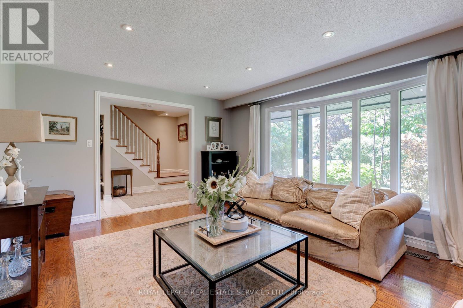 












297 SUNSET DRIVE

,
Oakville,




Ontario
L6L3M5


