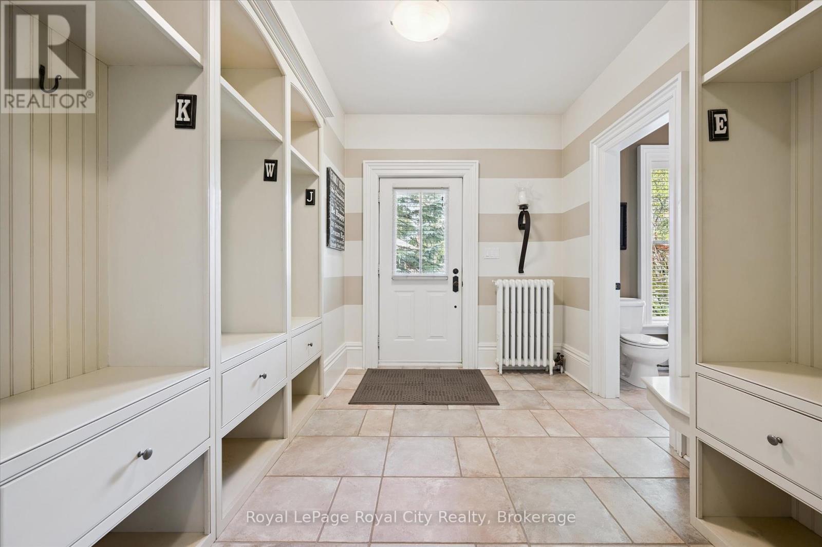 












66 GRANGE STREET

,
Guelph (St. George's),




Ontario
N1E2V2

