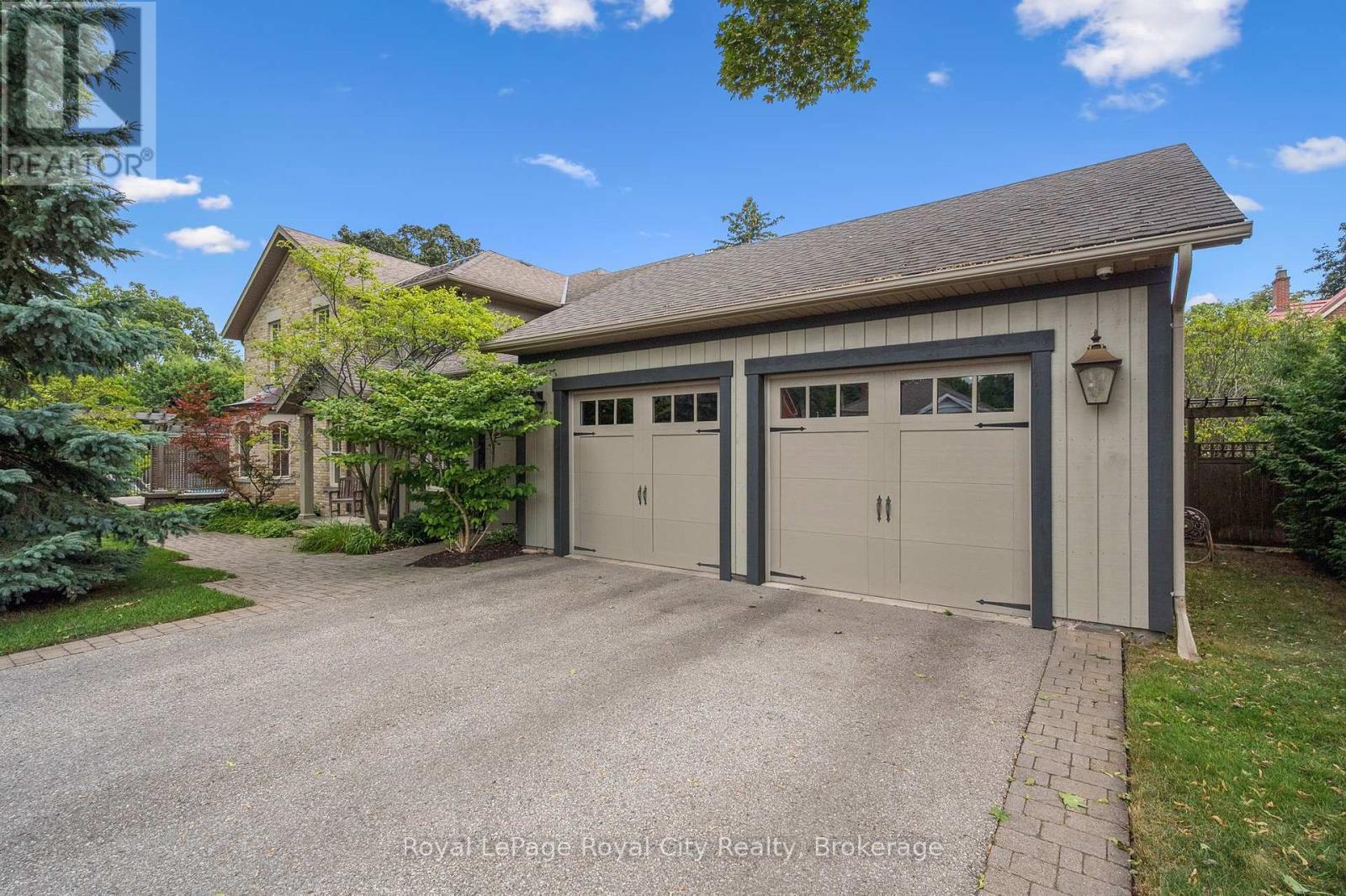 












66 GRANGE STREET

,
Guelph (St. George's),




Ontario
N1E2V2

