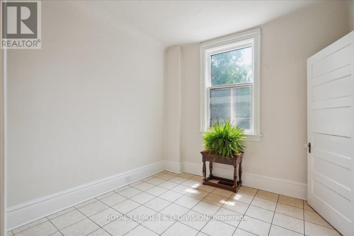 












51 CHICORA AVENUE

,
Toronto,




Ontario
M5R1T7

