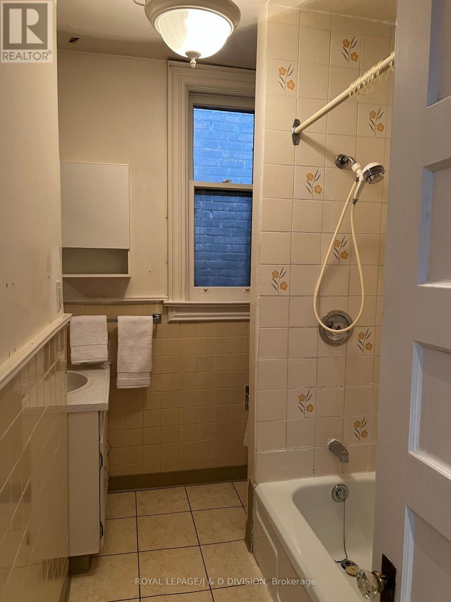 












51 CHICORA AVENUE

,
Toronto,




Ontario
M5R1T7

