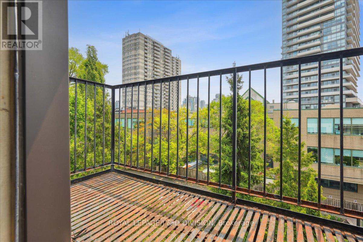 












51 CHICORA AVENUE

,
Toronto,




Ontario
M5R1T7

