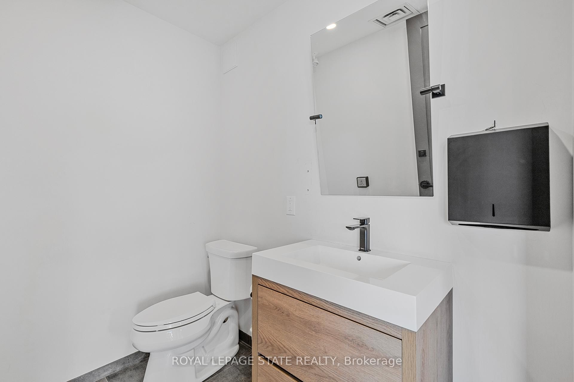 









112


King

Street West, Level 2 & 3,
Hamilton,




ON
L9H 1V2

