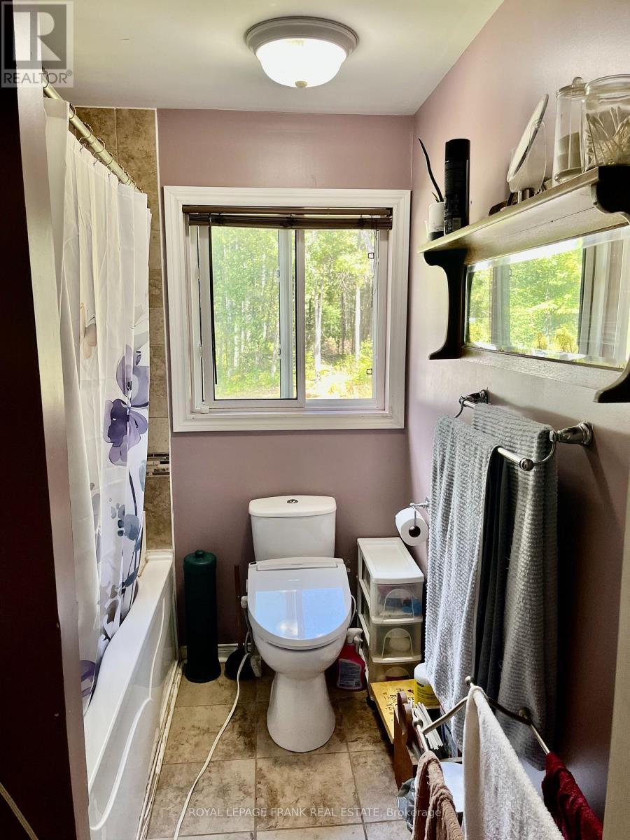 












1630 MUSCLOW GREENVIEW ROAD

,
Hastings Highlands (Monteagle Ward),




Ontario
K0L1C0

