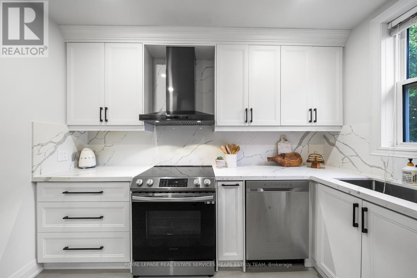 












212 YORK MILLS ROAD

,
Toronto,




Ontario
M2L1L1

