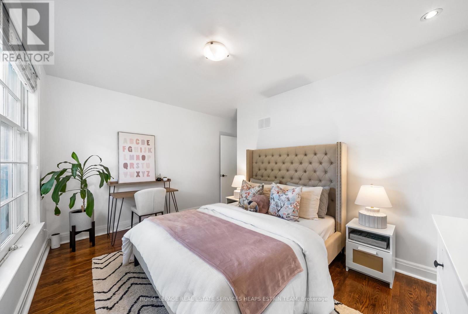 












212 YORK MILLS ROAD

,
Toronto,




Ontario
M2L1L1

