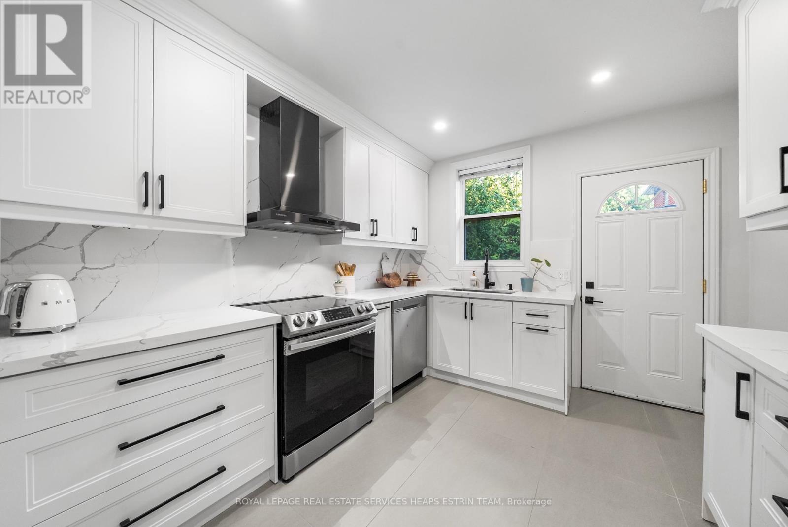 












212 YORK MILLS ROAD

,
Toronto,




Ontario
M2L1L1

