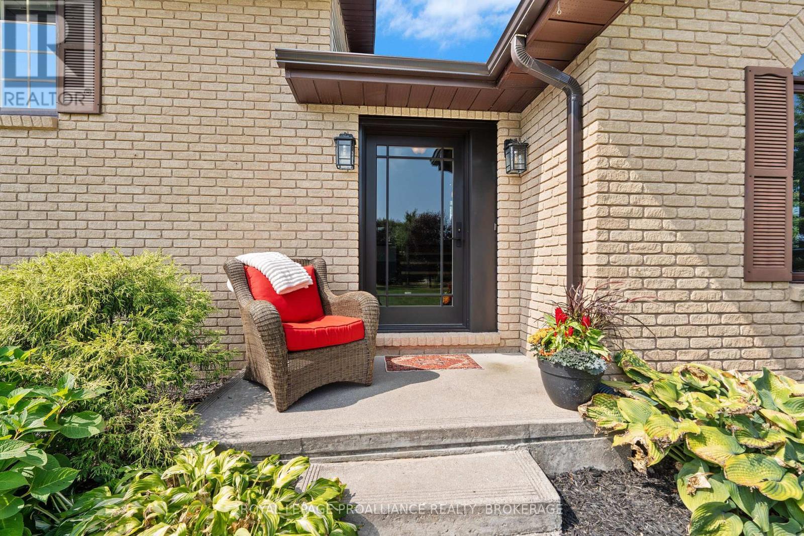 












1334 BUTTERNUT CREEK ROAD

,
Kingston (Kingston East (Incl CFB Kingston)),




Ontario
K7L4V3

