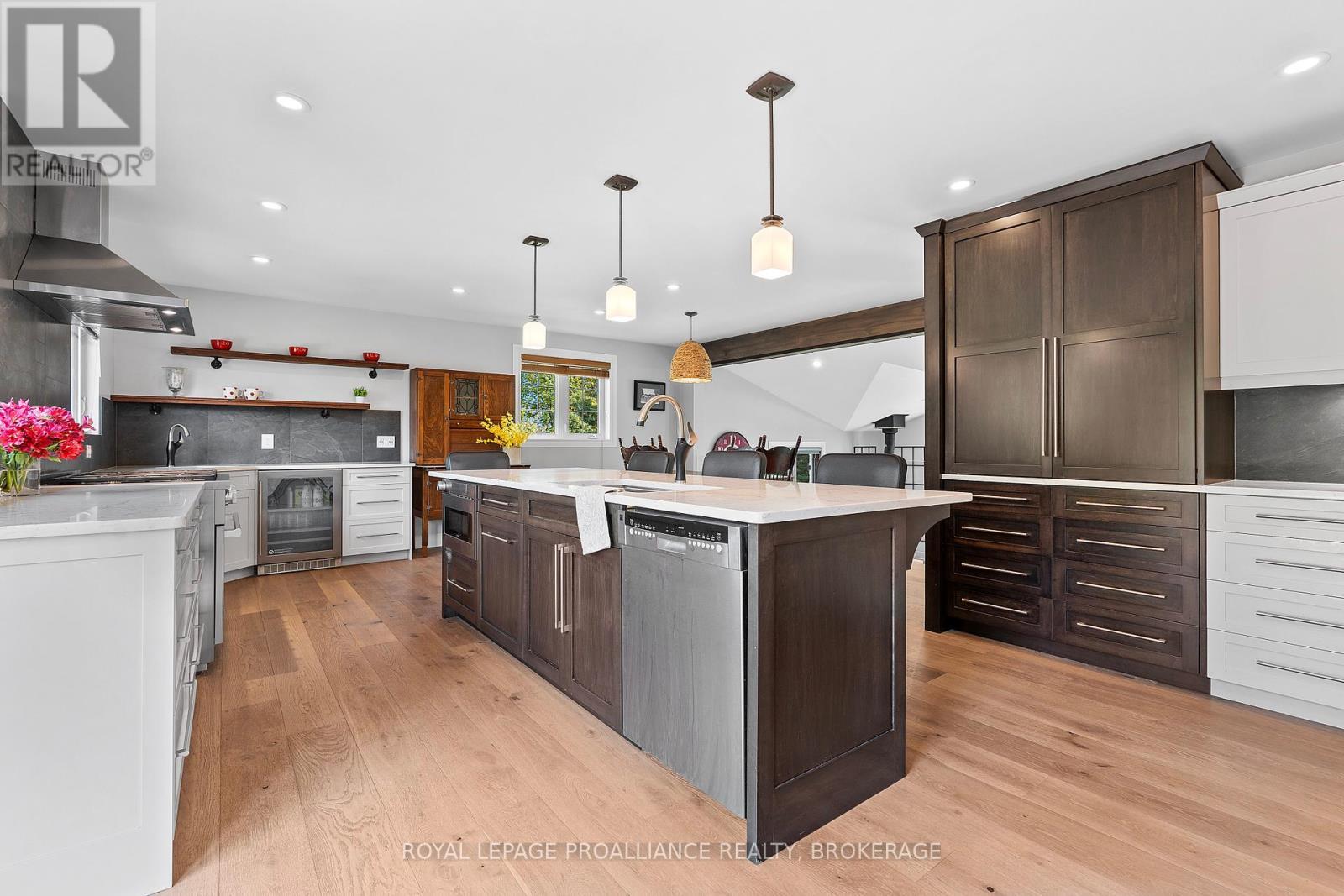












1334 BUTTERNUT CREEK ROAD

,
Kingston (Kingston East (Incl CFB Kingston)),




Ontario
K7L4V3

