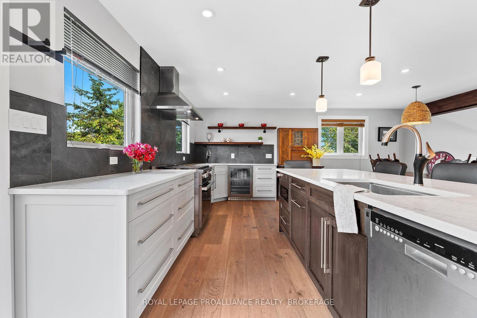 












1334 BUTTERNUT CREEK ROAD

,
Kingston (Kingston East (Incl CFB Kingston)),




Ontario
K7L4V3


