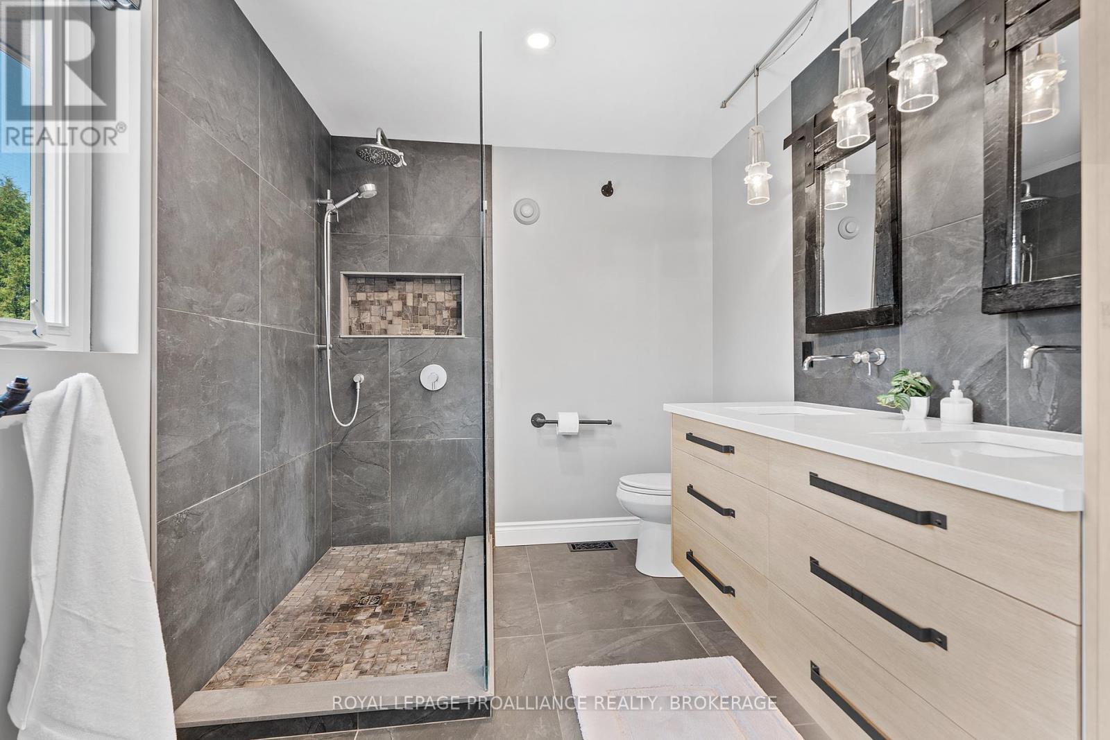












1334 BUTTERNUT CREEK ROAD

,
Kingston (Kingston East (Incl CFB Kingston)),




Ontario
K7L4V3

