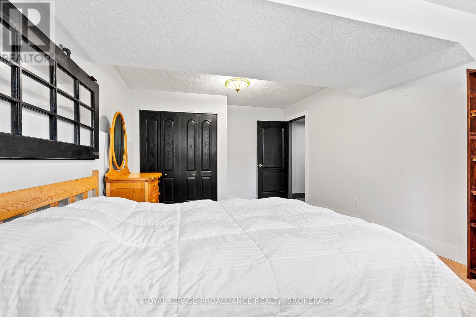 












1334 BUTTERNUT CREEK ROAD

,
Kingston (Kingston East (Incl CFB Kingston)),




Ontario
K7L4V3

