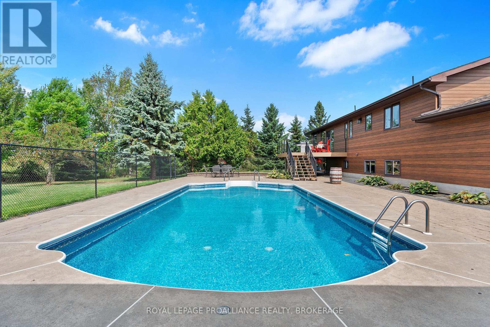 












1334 BUTTERNUT CREEK ROAD

,
Kingston (Kingston East (Incl CFB Kingston)),




Ontario
K7L4V3

