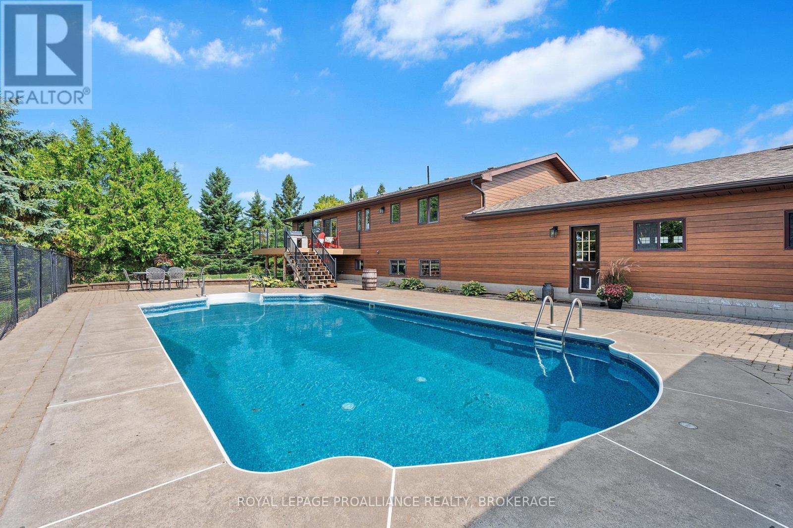 












1334 BUTTERNUT CREEK ROAD

,
Kingston (Kingston East (Incl CFB Kingston)),




Ontario
K7L4V3

