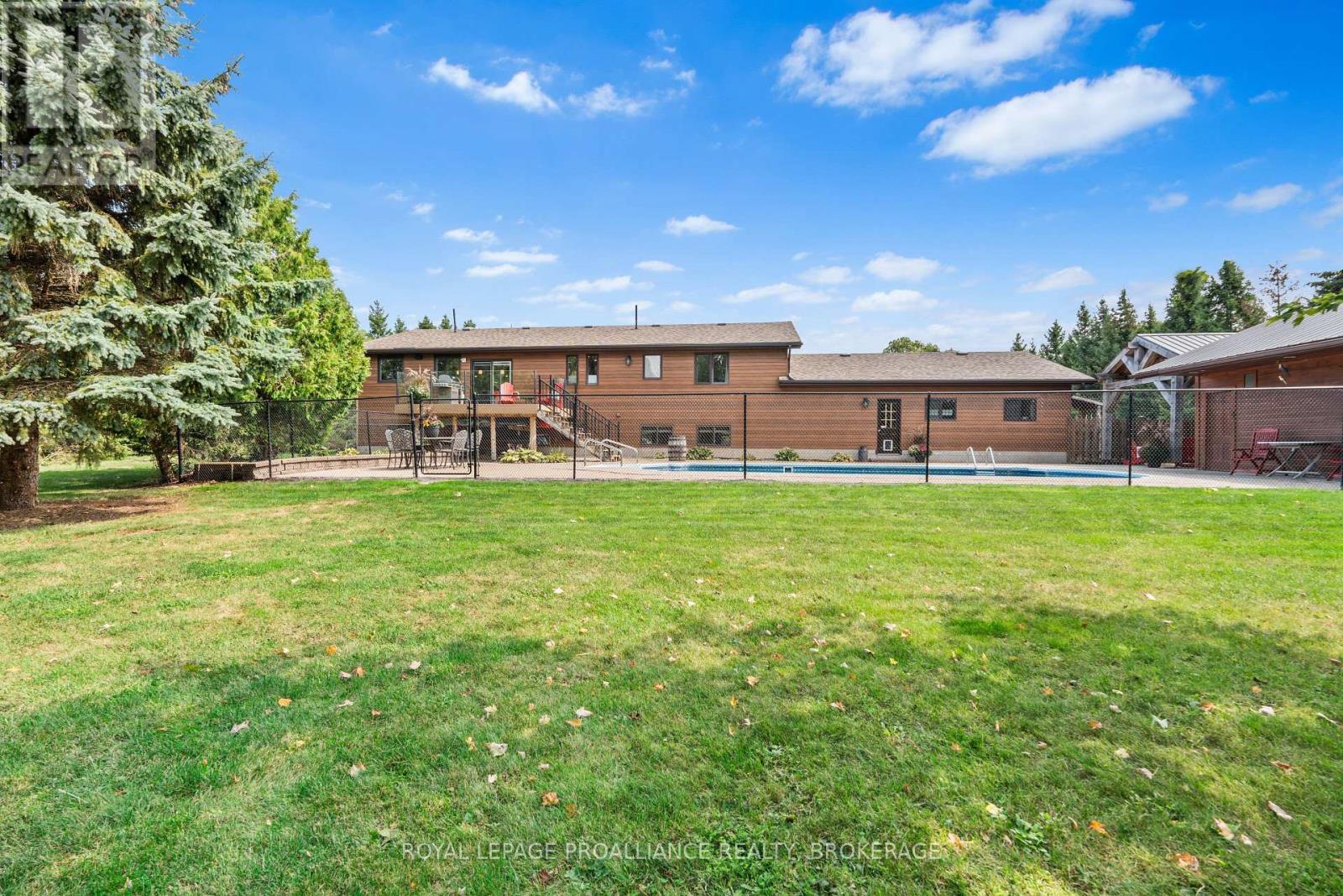 












1334 BUTTERNUT CREEK ROAD

,
Kingston (Kingston East (Incl CFB Kingston)),




Ontario
K7L4V3

