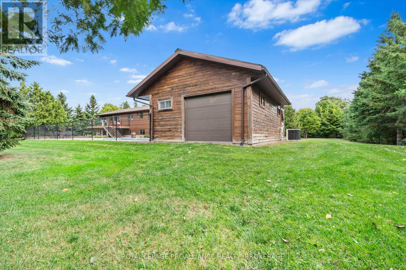












1334 BUTTERNUT CREEK ROAD

,
Kingston (Kingston East (Incl CFB Kingston)),




Ontario
K7L4V3

