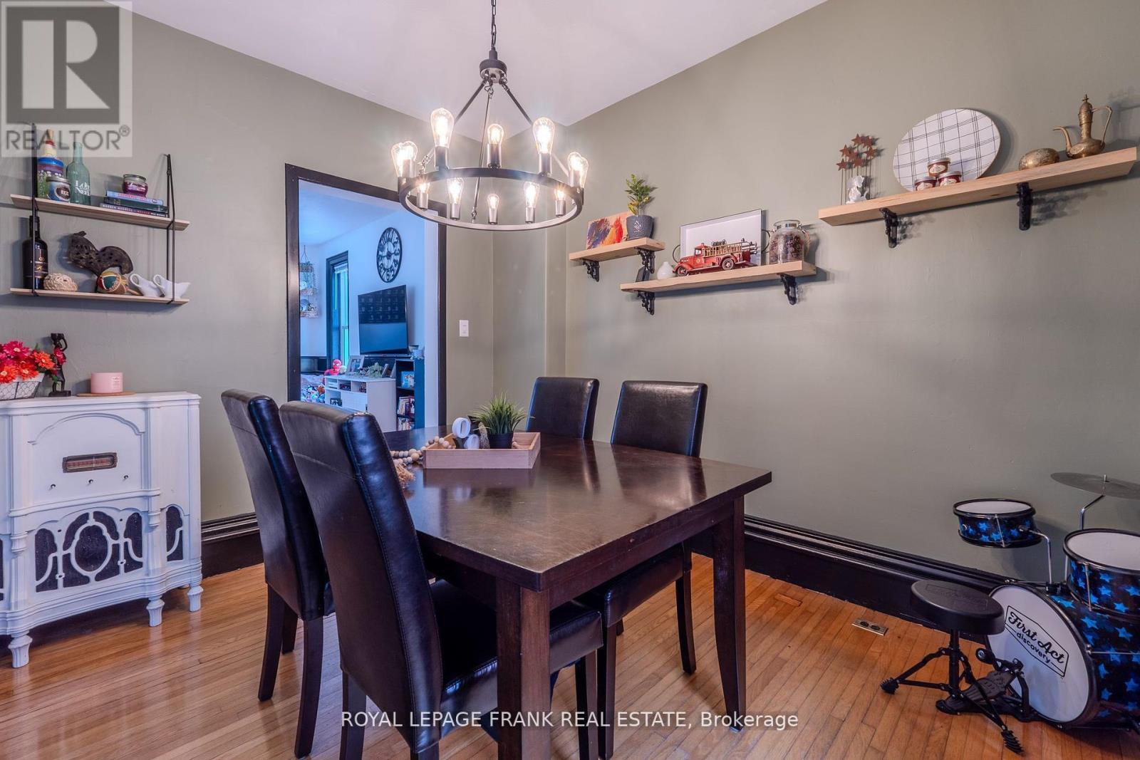 












69 PEEL STREET

,
Kawartha Lakes (Lindsay),




Ontario
K9V3M5

