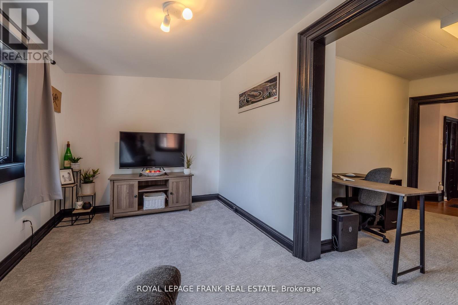 












69 PEEL STREET

,
Kawartha Lakes (Lindsay),




Ontario
K9V3M5

