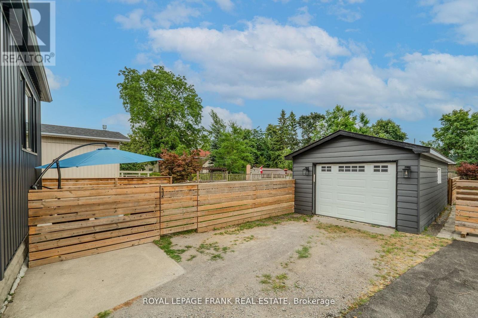 












69 PEEL STREET

,
Kawartha Lakes (Lindsay),




Ontario
K9V3M5

