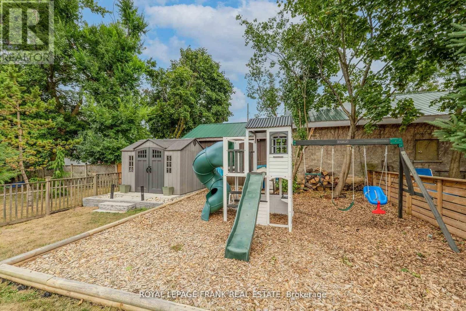 












69 PEEL STREET

,
Kawartha Lakes (Lindsay),




Ontario
K9V3M5

