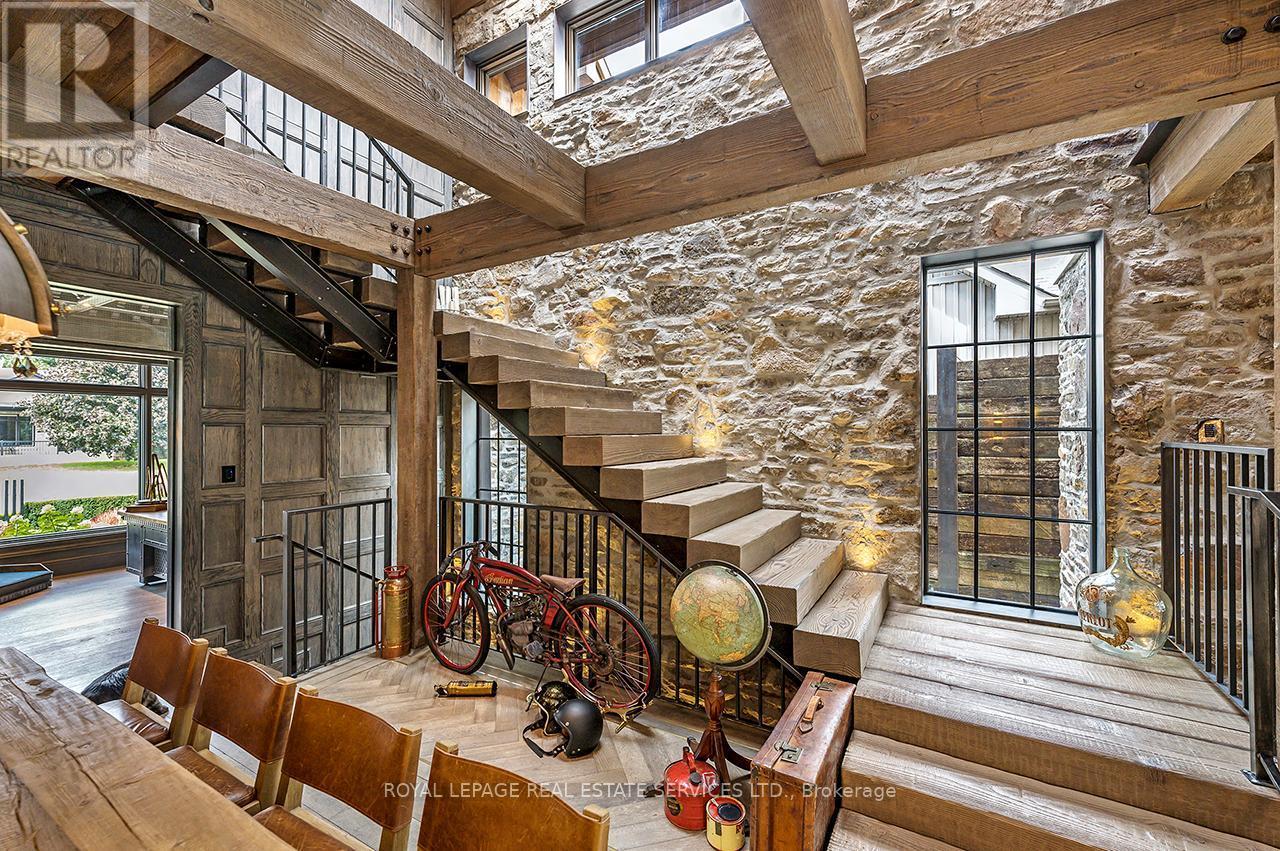 












27 GOODMAN CRESCENT

,
Vaughan,




Ontario
L6A1E8

