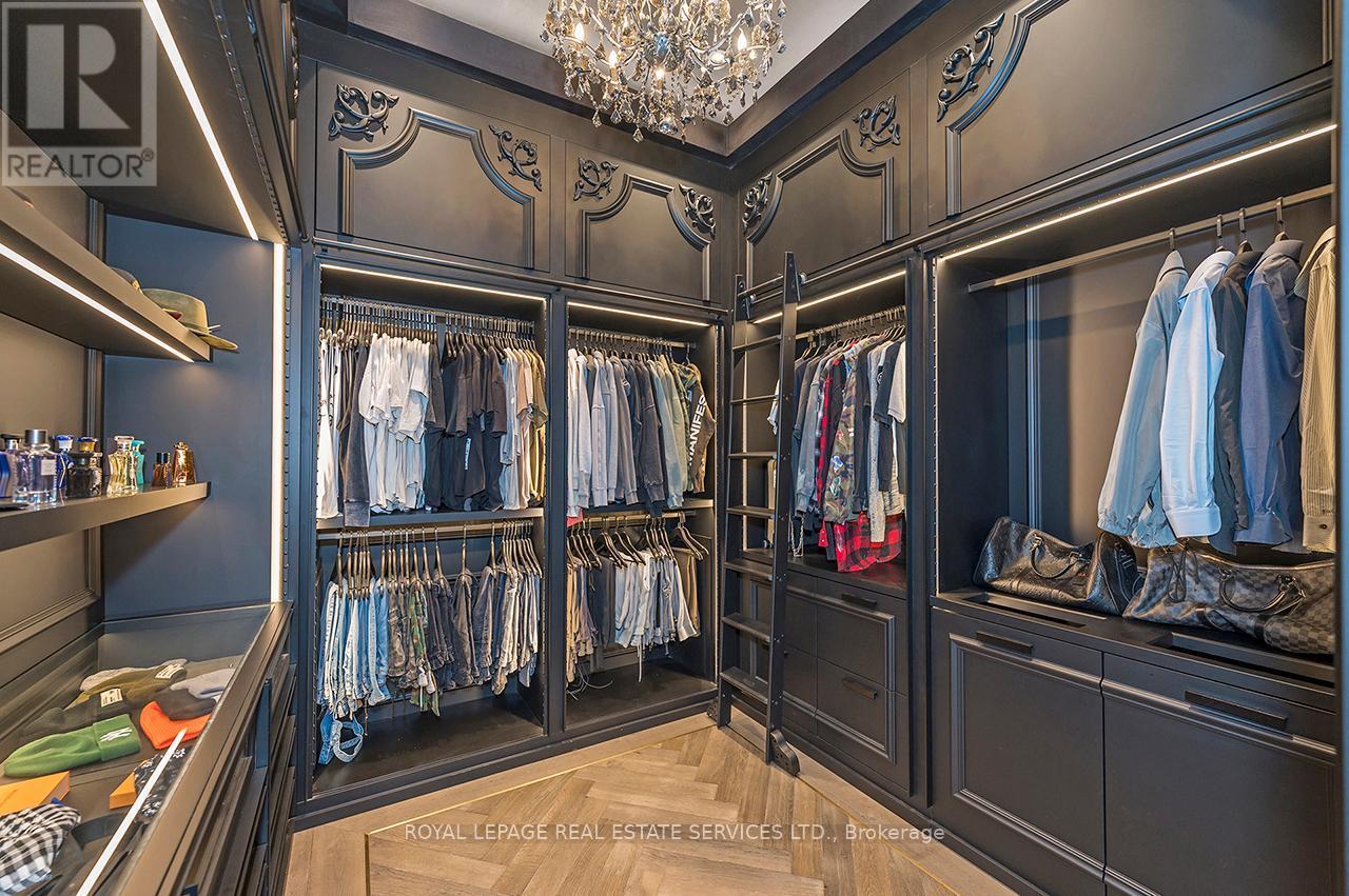 












27 GOODMAN CRESCENT

,
Vaughan,




Ontario
L6A1E8

