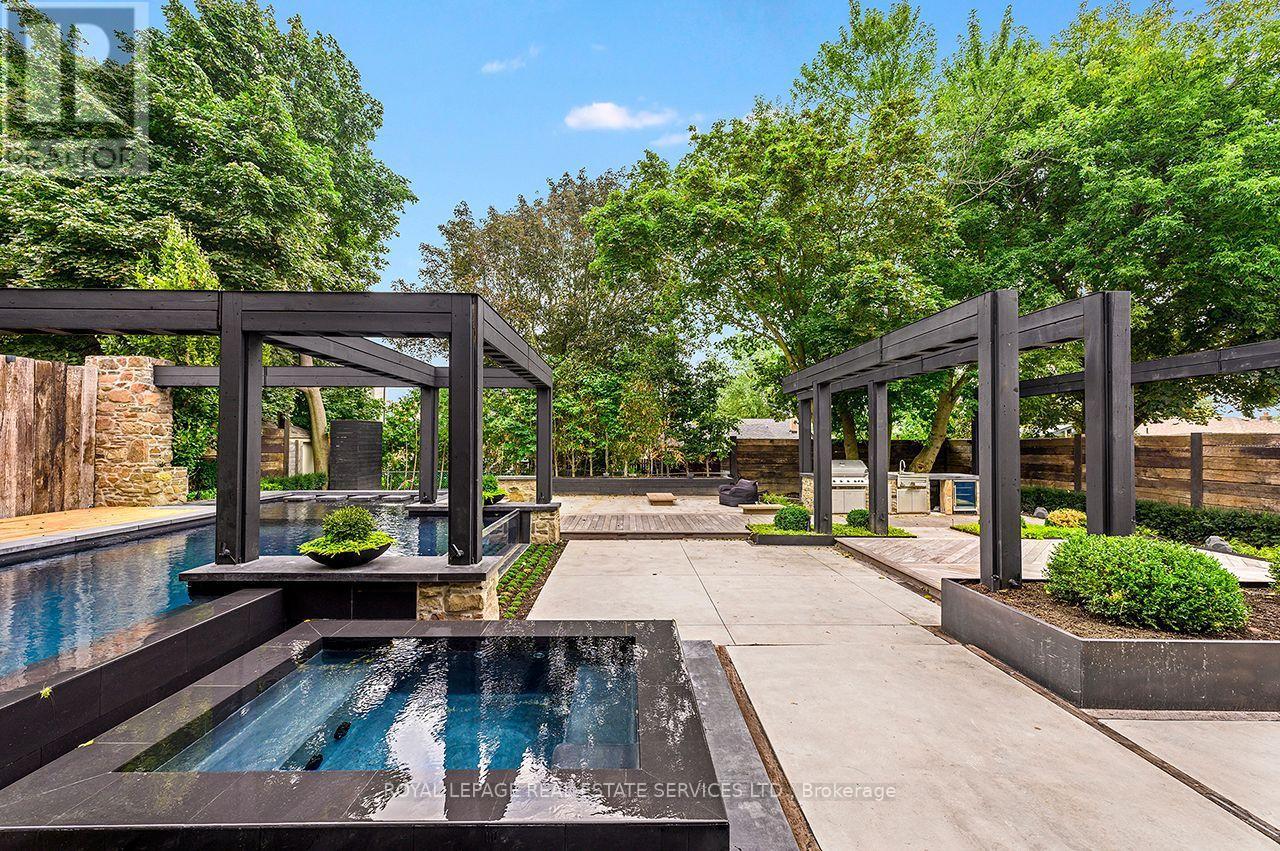 












27 GOODMAN CRESCENT

,
Vaughan,




Ontario
L6A1E8

