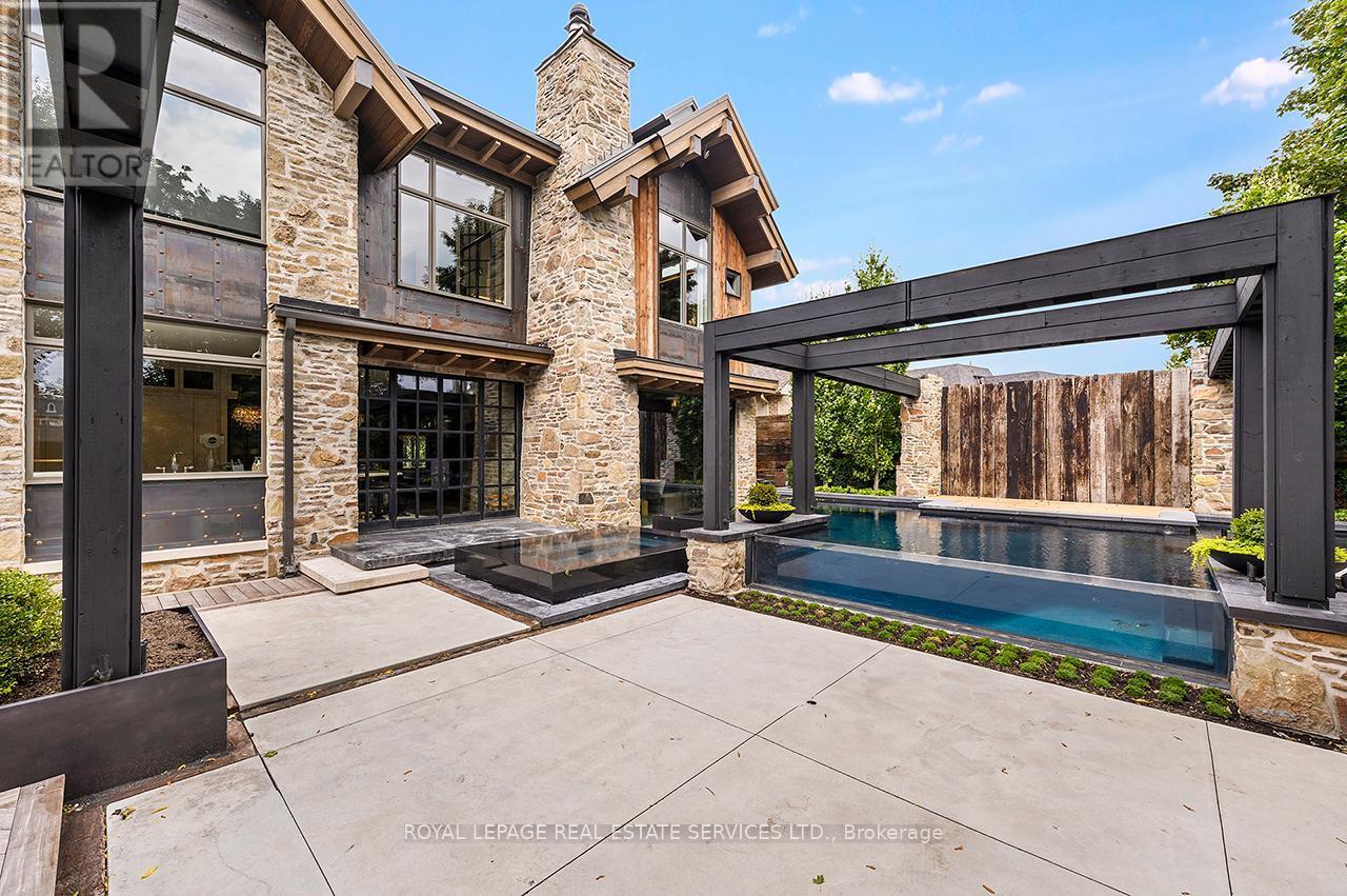 












27 GOODMAN CRESCENT

,
Vaughan,




Ontario
L6A1E8

