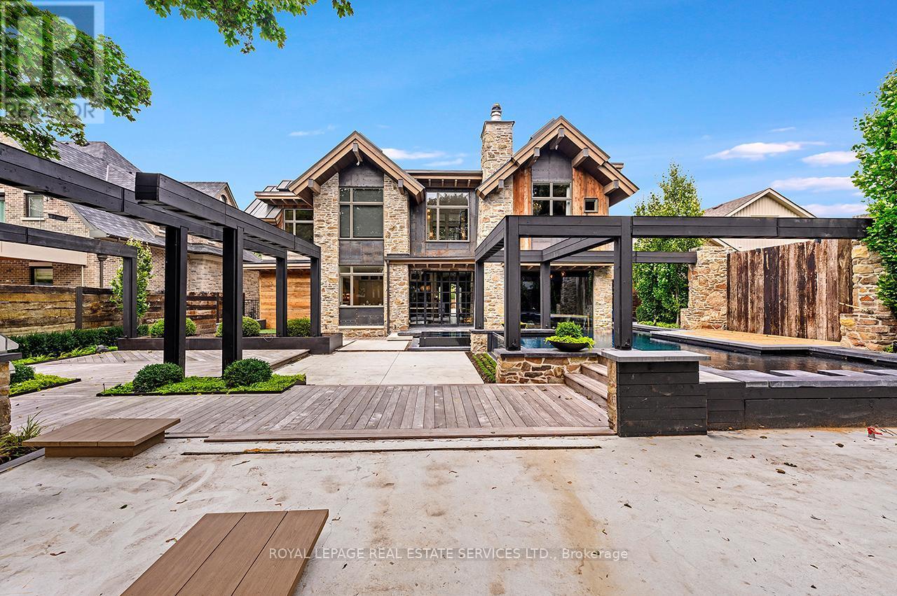 












27 GOODMAN CRESCENT

,
Vaughan,




Ontario
L6A1E8

