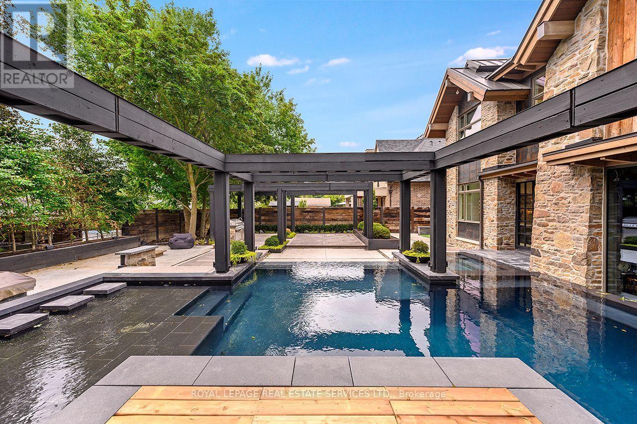 












27 GOODMAN CRESCENT

,
Vaughan,




Ontario
L6A1E8

