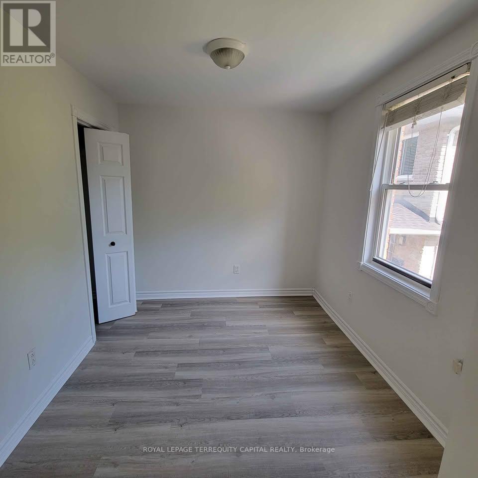 












UPPER - 85 SANFORD STREET

,
Barrie,




Ontario
L4N3C6

