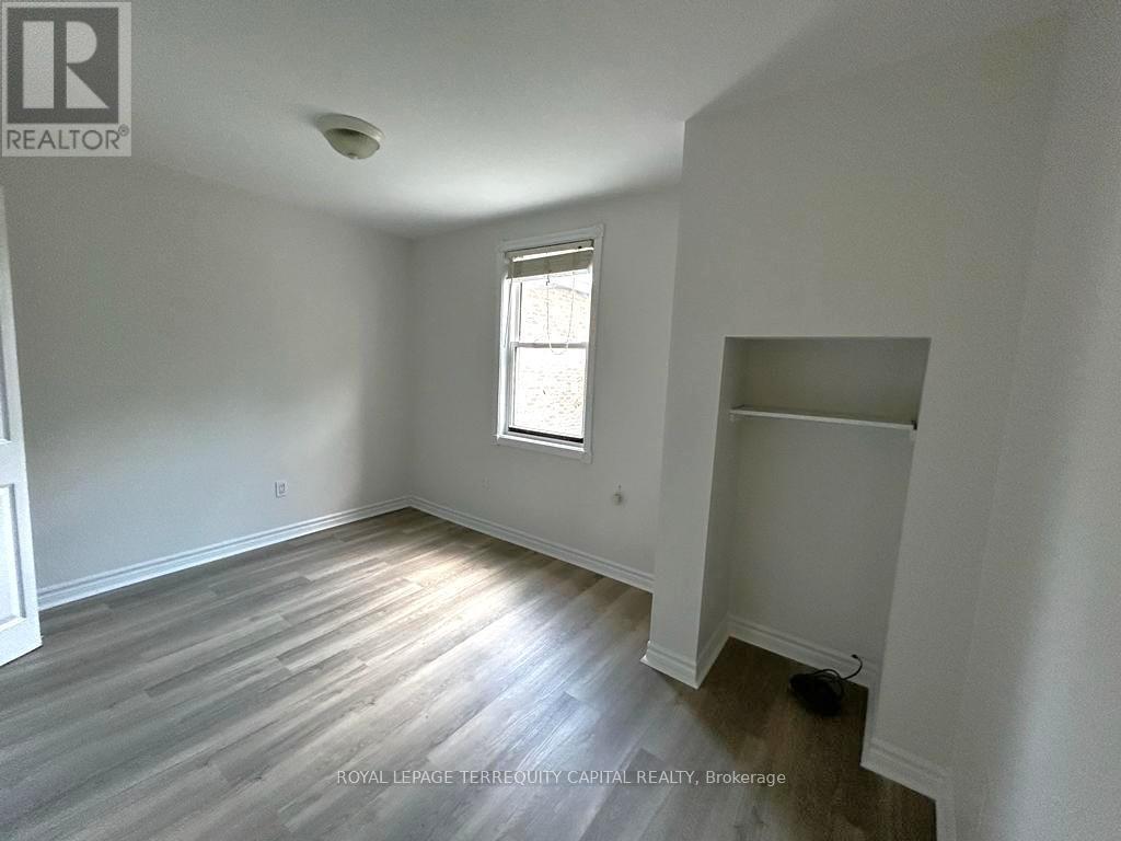 












UPPER - 85 SANFORD STREET

,
Barrie,




Ontario
L4N3C6

