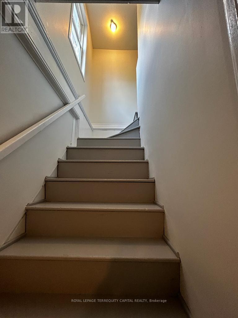 












UPPER - 85 SANFORD STREET

,
Barrie,




Ontario
L4N3C6

