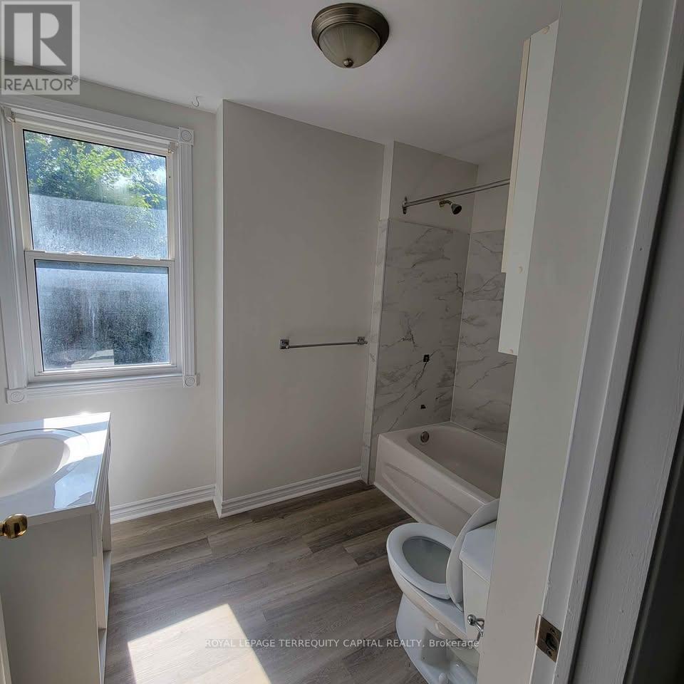 












UPPER - 85 SANFORD STREET

,
Barrie,




Ontario
L4N3C6

