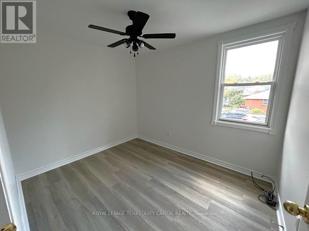 












UPPER - 85 SANFORD STREET

,
Barrie,




Ontario
L4N3C6

