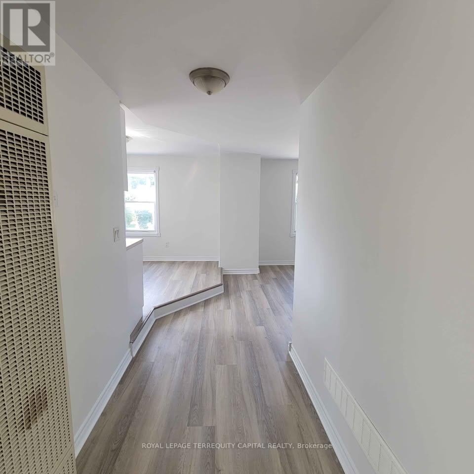 












UPPER - 85 SANFORD STREET

,
Barrie,




Ontario
L4N3C6

