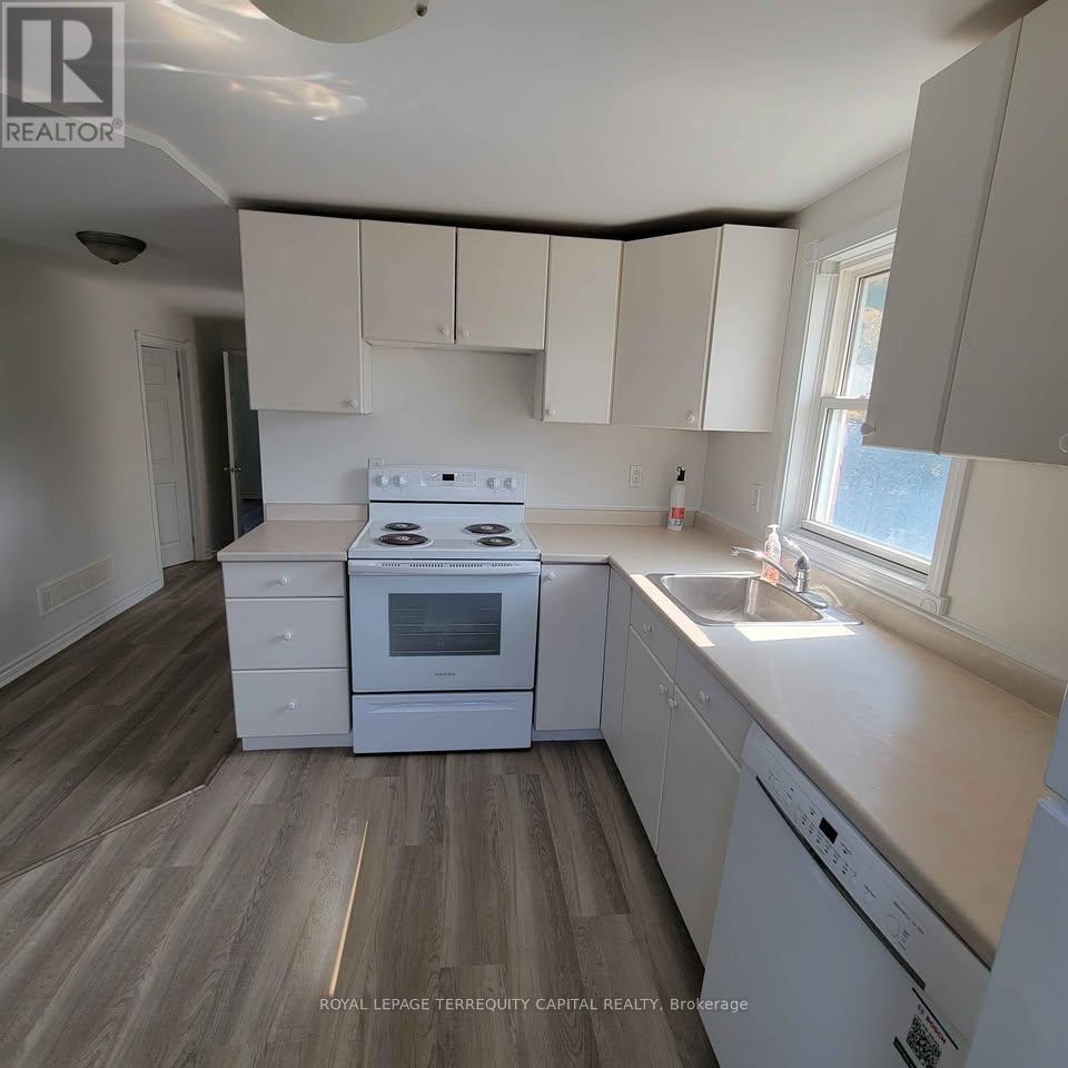 












UPPER - 85 SANFORD STREET

,
Barrie,




Ontario
L4N3C6

