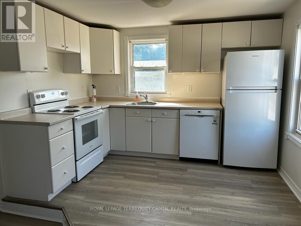












UPPER - 85 SANFORD STREET

,
Barrie,




Ontario
L4N3C6

