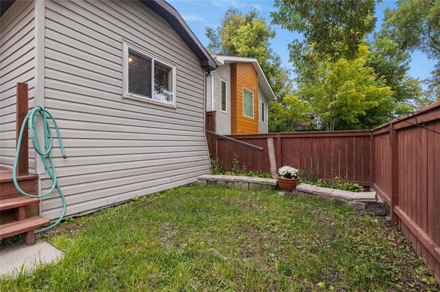 









394


Simcoe

ST,
Winnipeg,




MB
R3G 1W2

