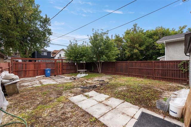 









394


Simcoe

ST,
Winnipeg,




MB
R3G 1W2

