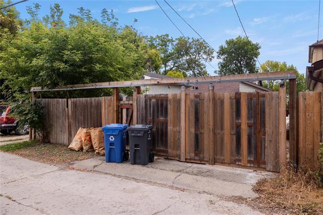 









394


Simcoe

ST,
Winnipeg,




MB
R3G 1W2


