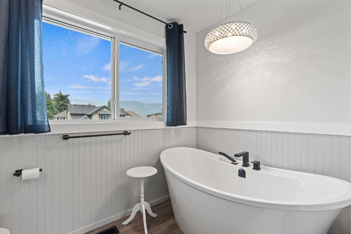 









1441


20

Avenue, 1,
Salmon Arm,




BC
V1E 2M9

