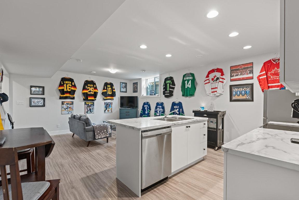 









1441


20

Avenue, 1,
Salmon Arm,




BC
V1E 2M9

