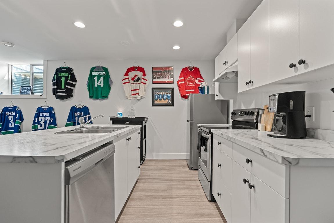 









1441


20

Avenue, 1,
Salmon Arm,




BC
V1E 2M9

