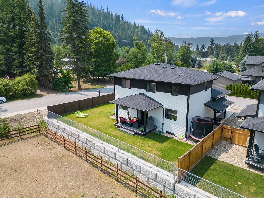 









1441


20

Avenue, 1,
Salmon Arm,




BC
V1E 2M9

