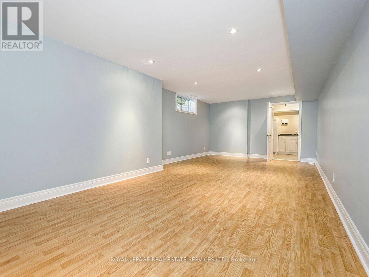 












37 MAYDOLPH ROAD

,
Toronto,




Ontario
M9B1V9

