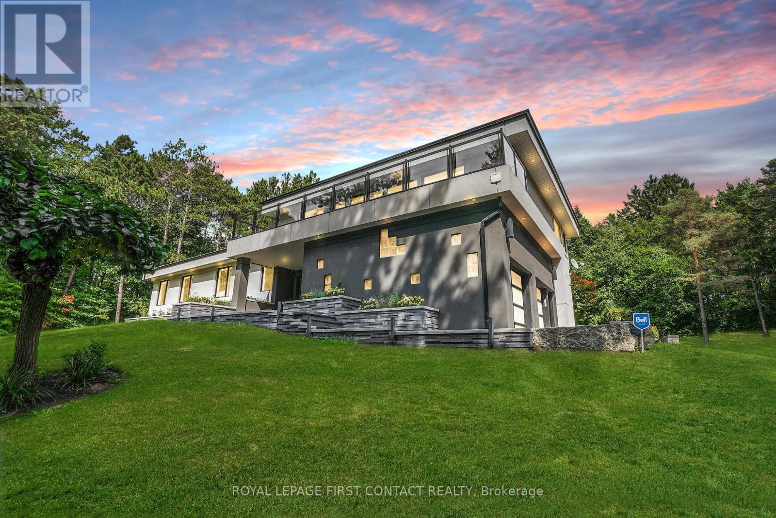 












15075 JANE STREET

,
King,




Ontario
L7B1A3

