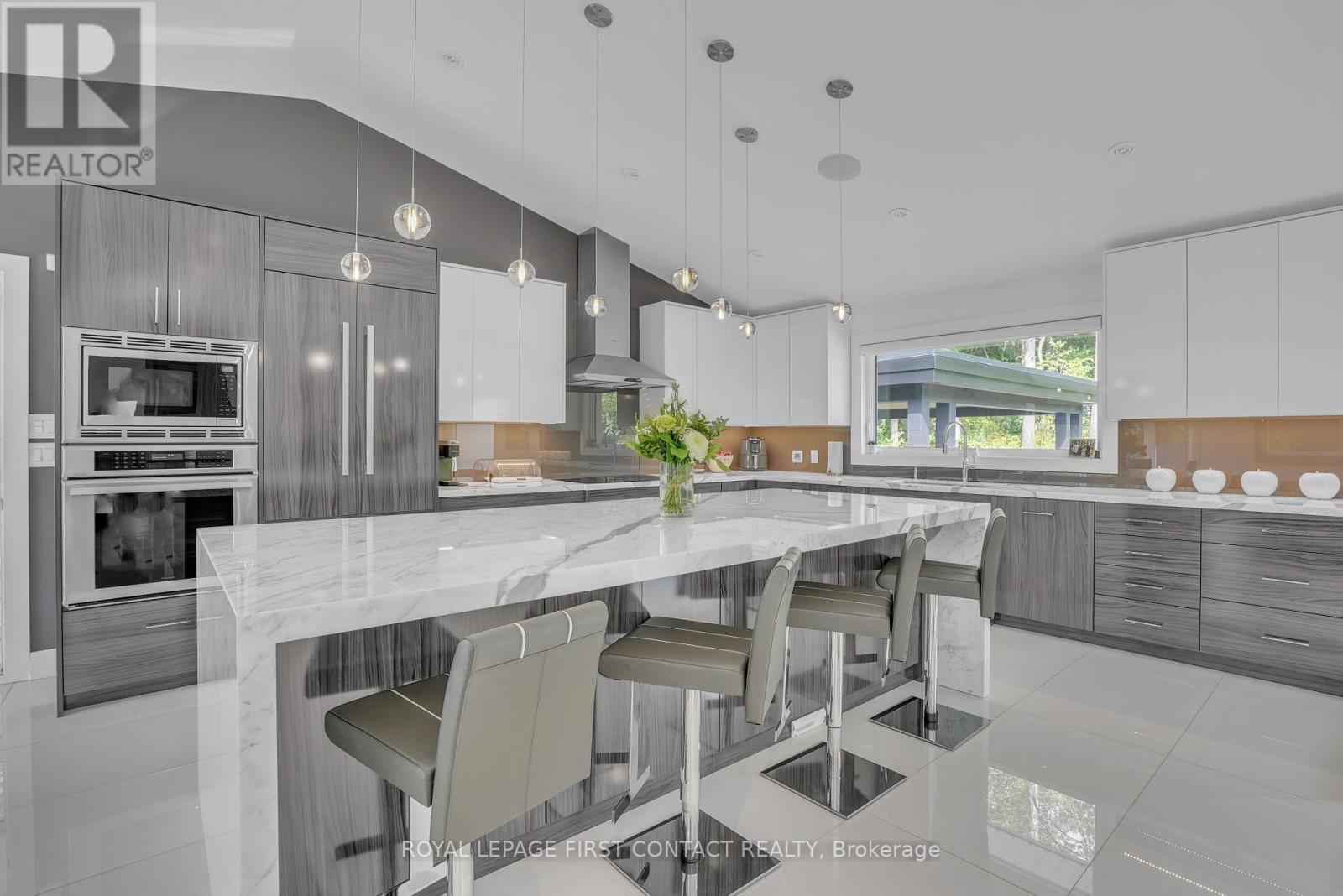 












15075 JANE STREET

,
King,




Ontario
L7B1A3

